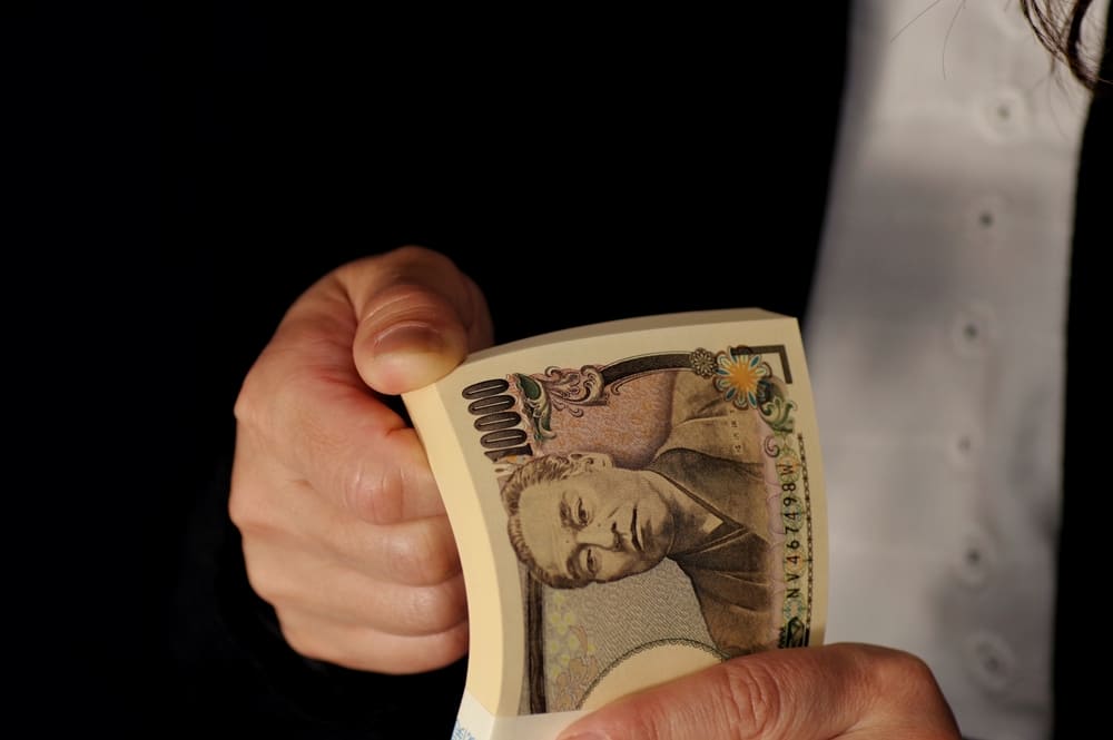 副業で月100万稼ぐ方法とは？仕事やおすすめの副業~成功するためのコツ
