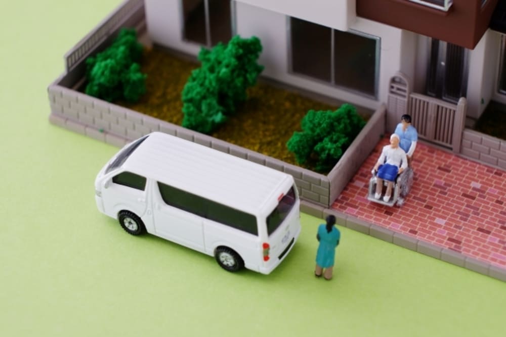 介護タクシーは儲かる？開業方法9STEP・必要資格と失敗しないコツ