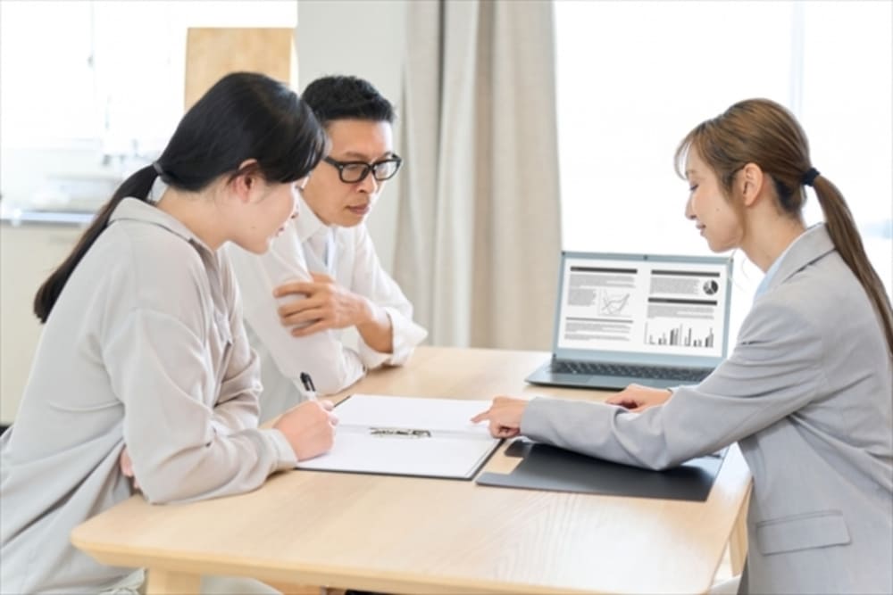 保険代理店になるには?開業リスク・年収・失敗しないためのコツを解説